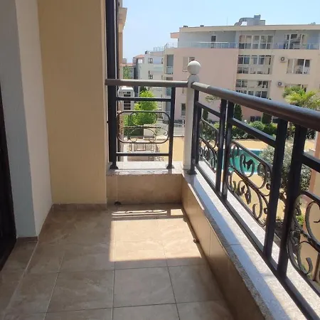 Apartment Dom-el Real In Raduga Complex