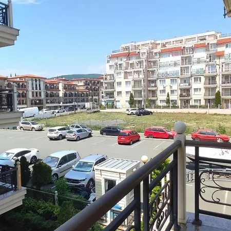 Apartment Dom-el Real In Raduga Complex