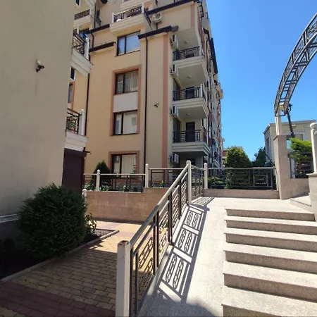 Apartment Dom-el Real In Raduga Complex
