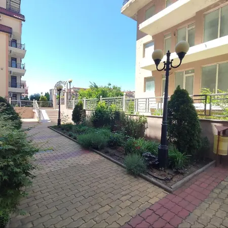 Apartment Dom-el Real In Raduga Complex *