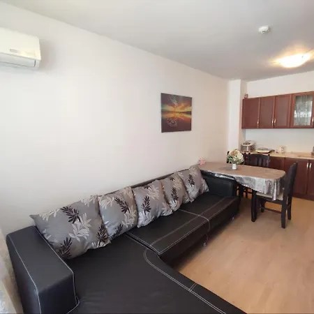 Apartment Dom-el Real In Raduga Complex